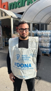 distribuzione di generi alimentari alle persone in difficoltà a Palermo